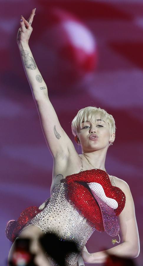 Miley Cyrus comienza su gira europea en Londres