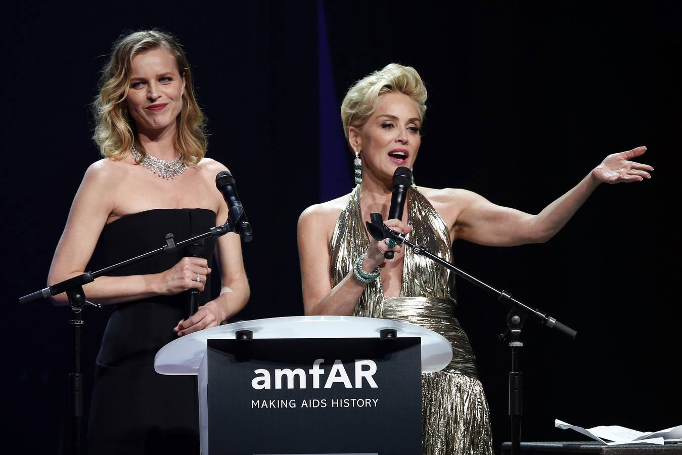 La actriz Sharon Stone y la modelo Eva Herzigova.