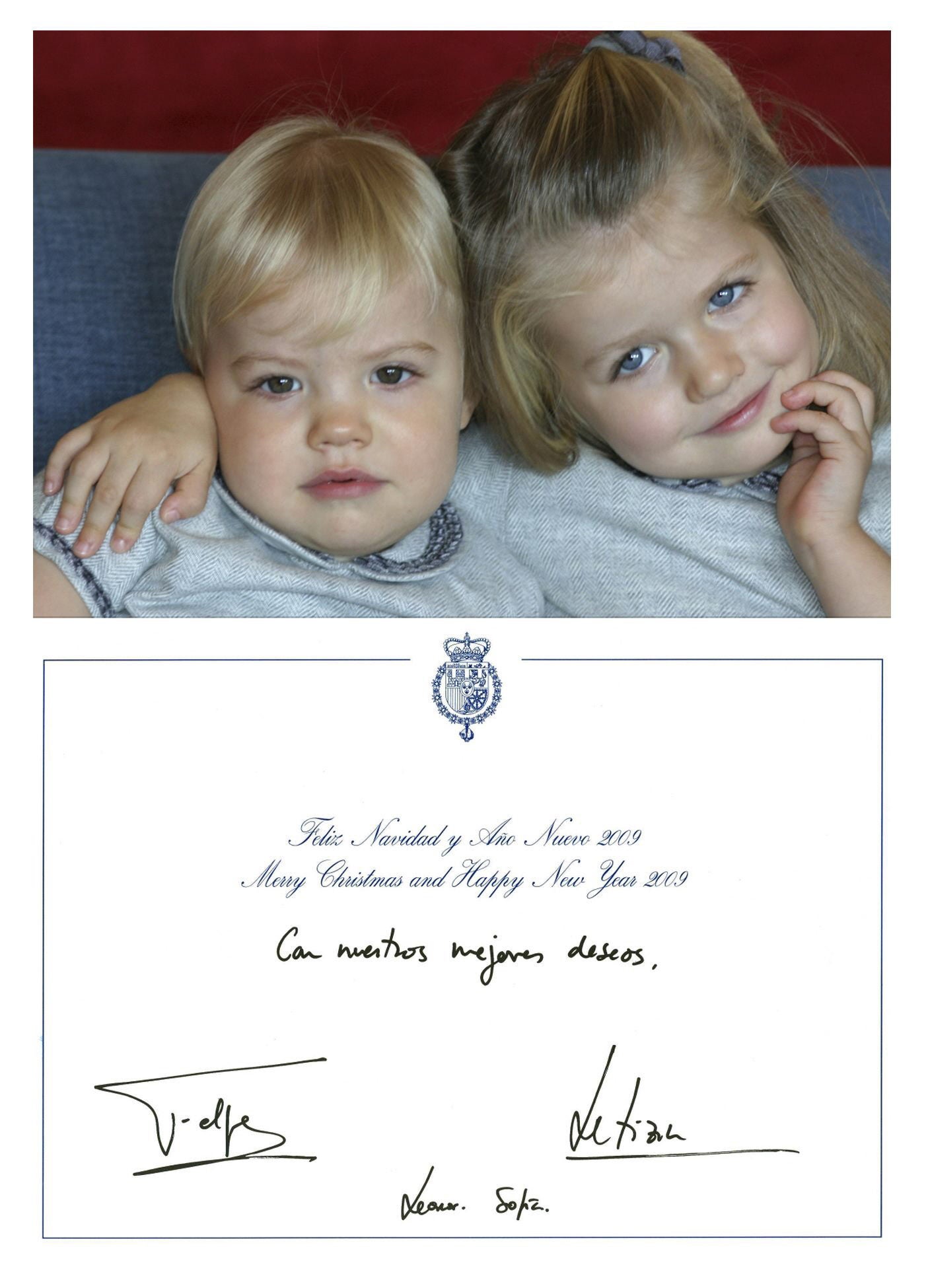 Las infantas Leonor y Sofía, en la felicitación de la Casa Real de 2008