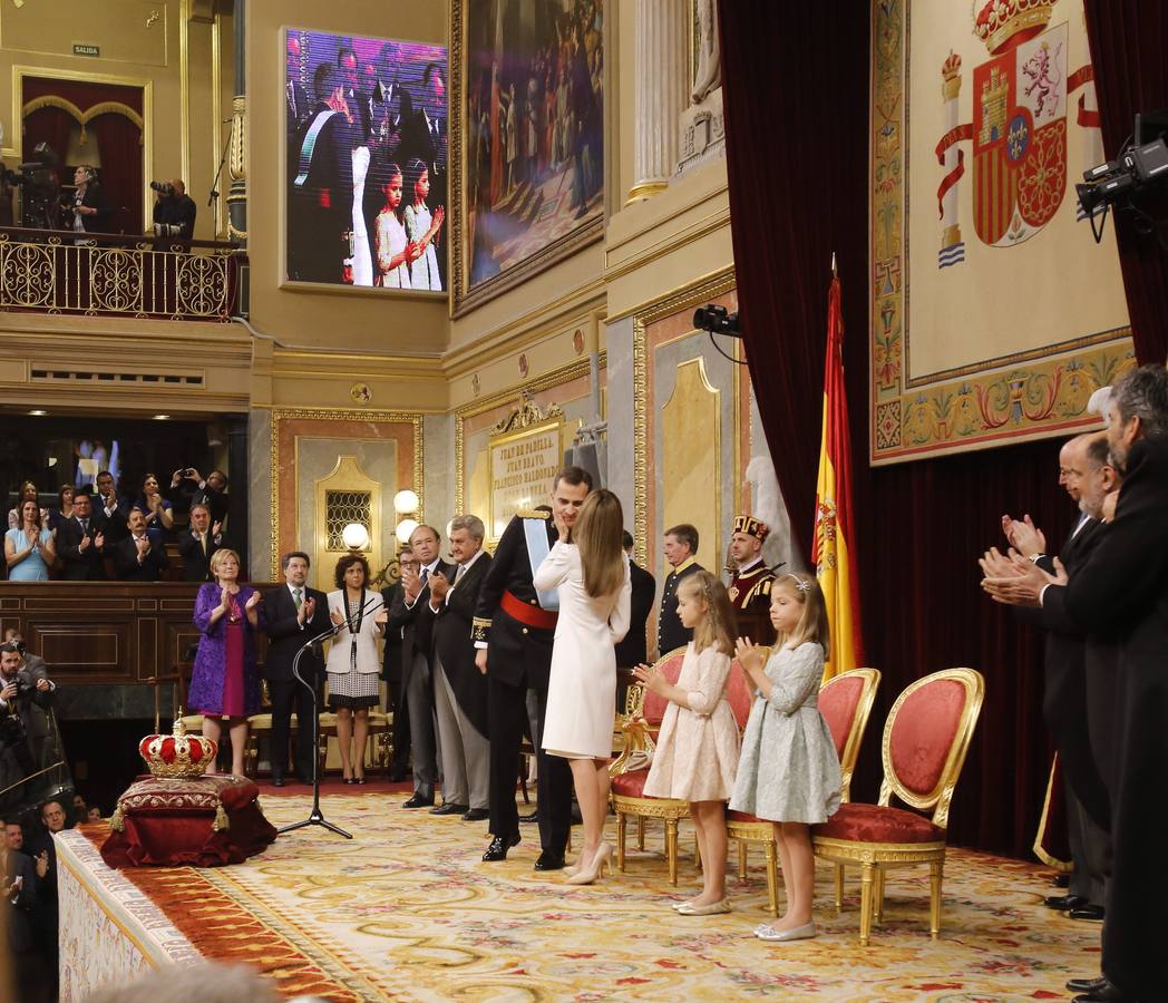 Felipe VI jura la Constitución ante las Cortes