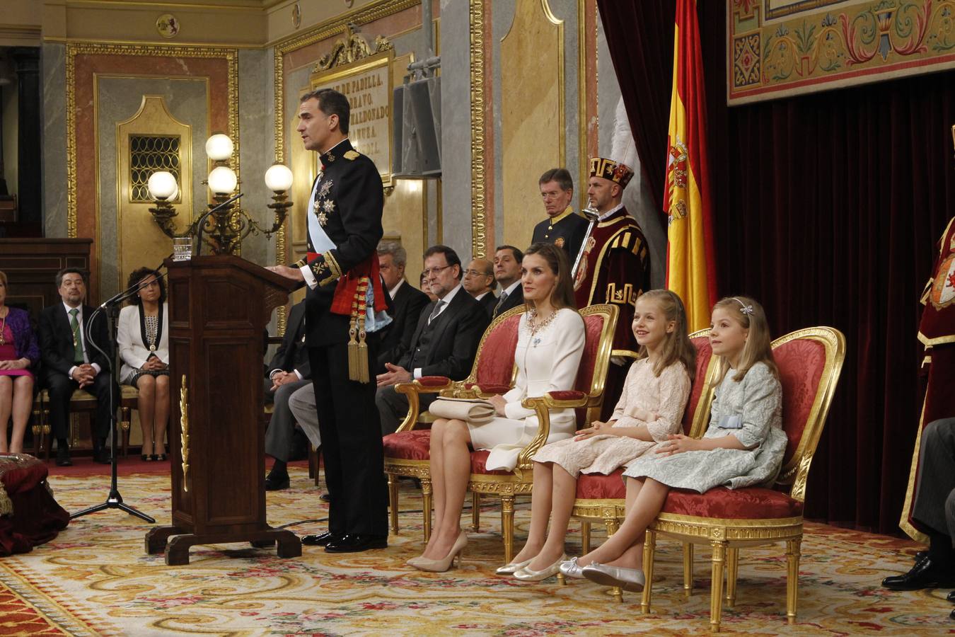 Felipe VI jura la Constitución ante las Cortes