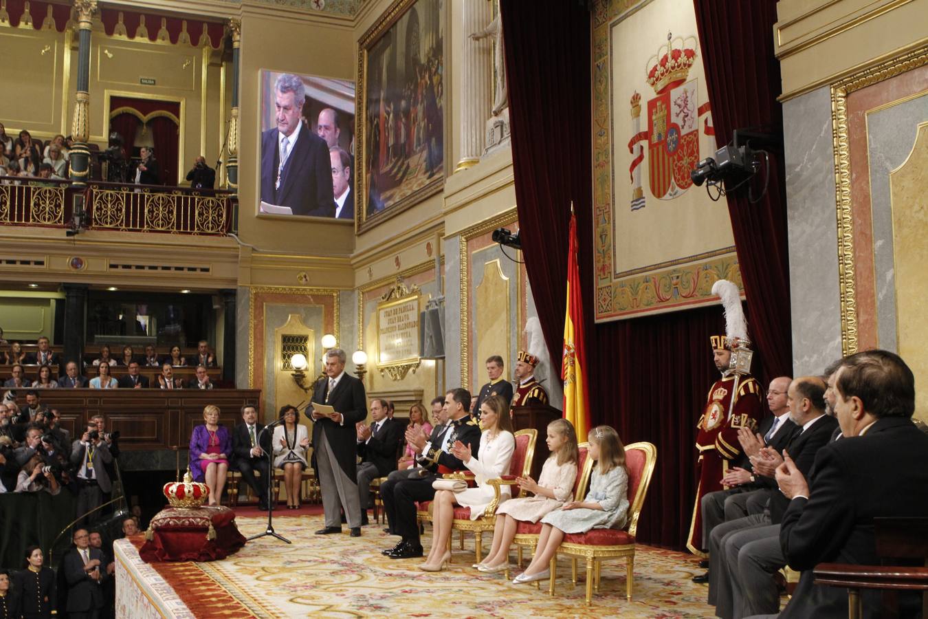 Felipe VI jura la Constitución ante las Cortes