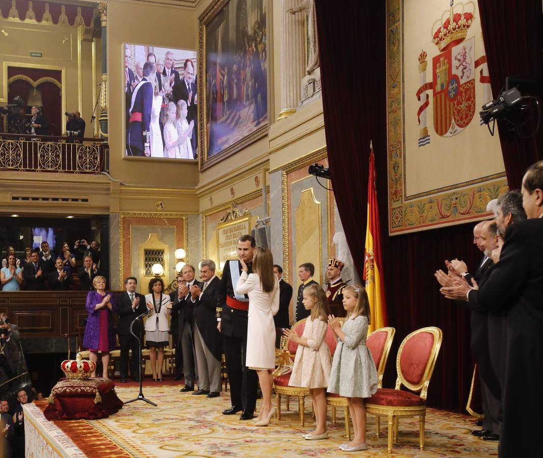 Felipe VI jura la Constitución ante las Cortes