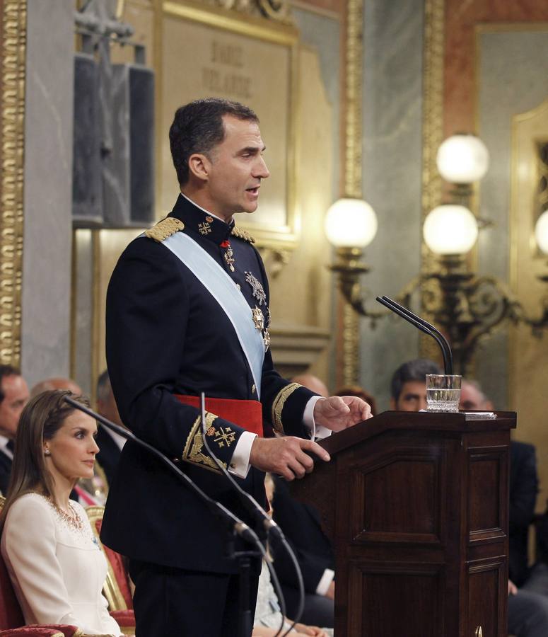 Felipe VI jura la Constitución ante las Cortes