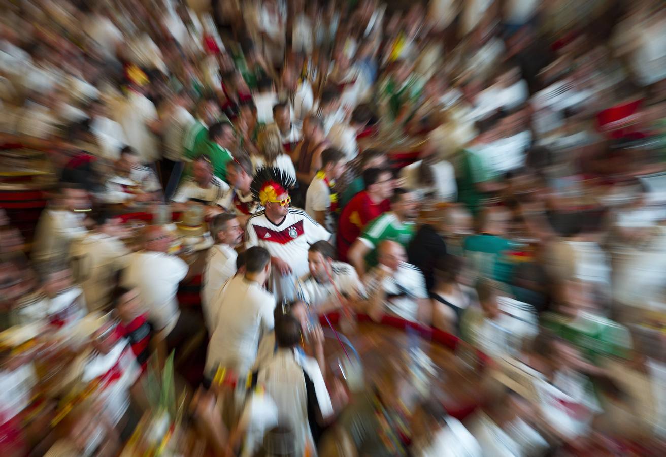 La afición germana celebra el gol.