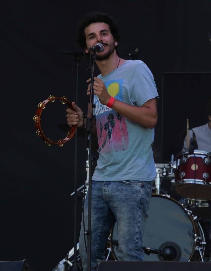 84 sobre el escenario.