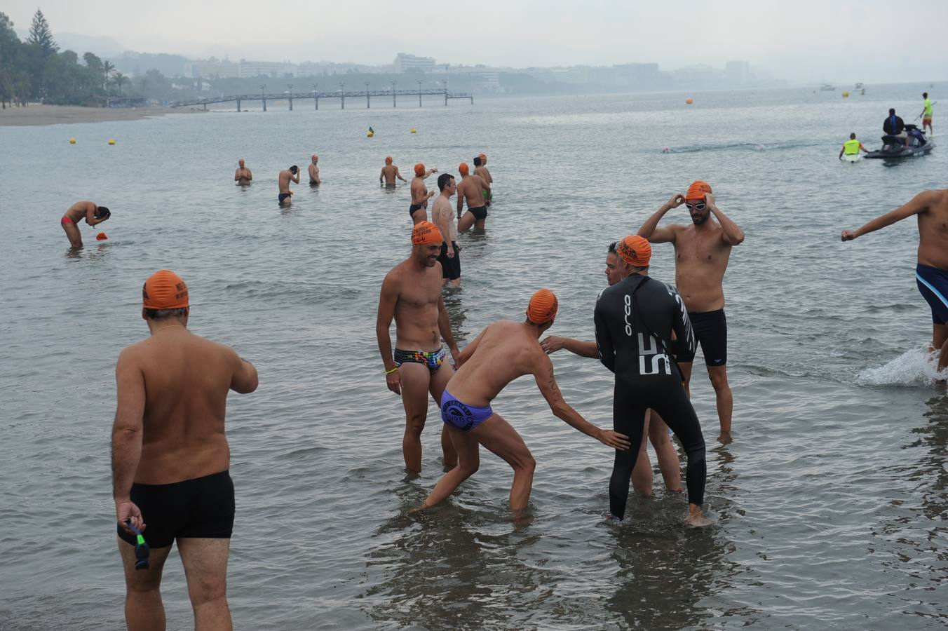 Marbella acoge una travesía a nado benéfica