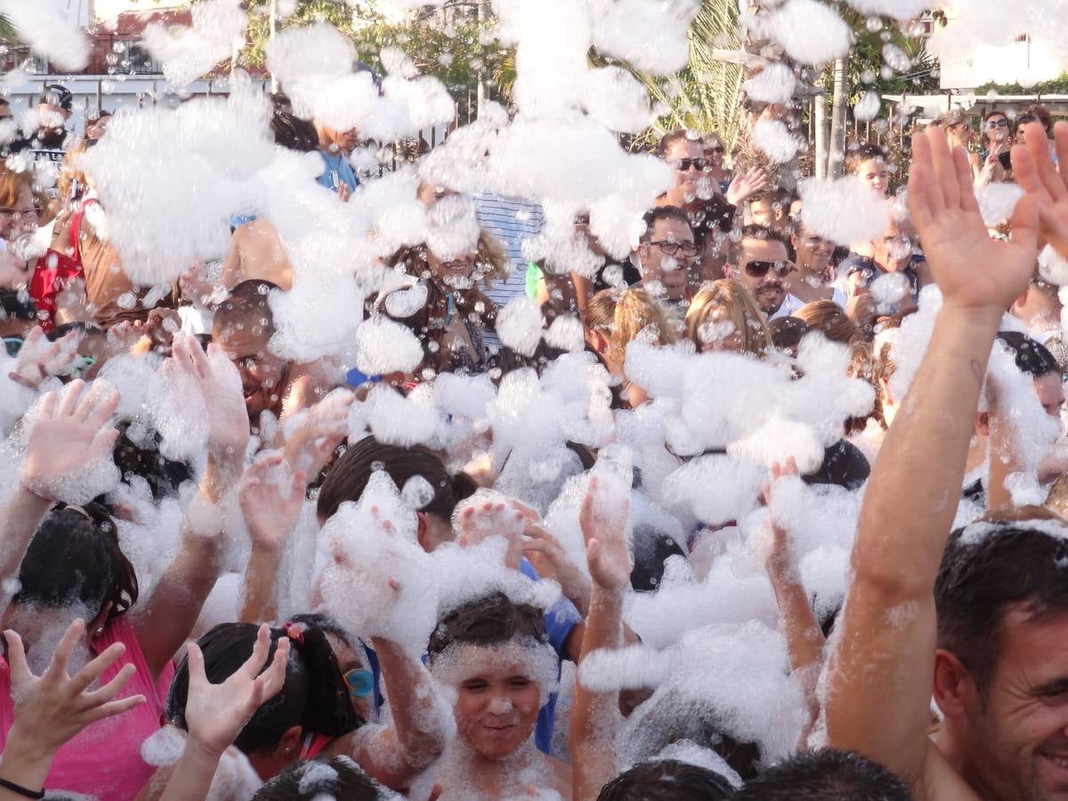 Ciudad Jardín vive su fiesta de la espuma