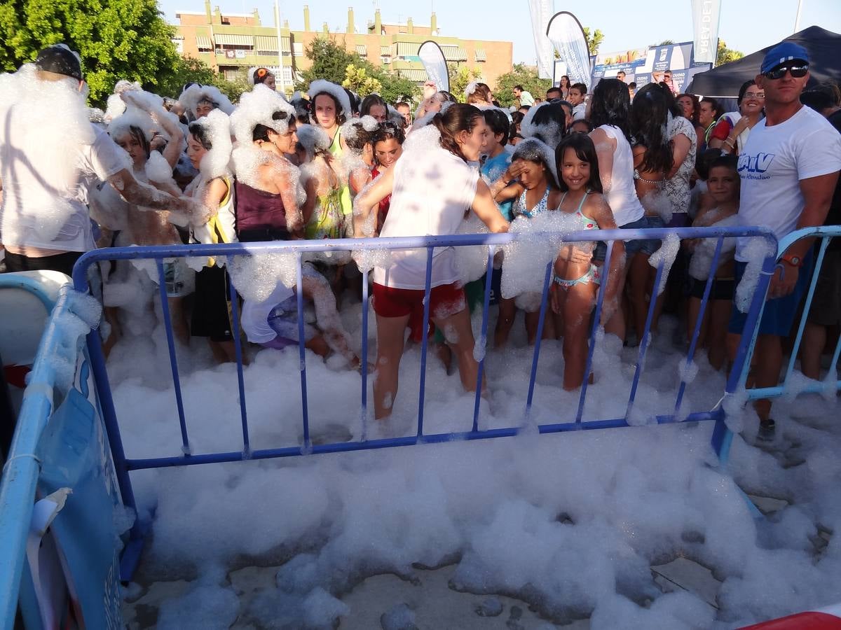 Ciudad Jardín vive su fiesta de la espuma