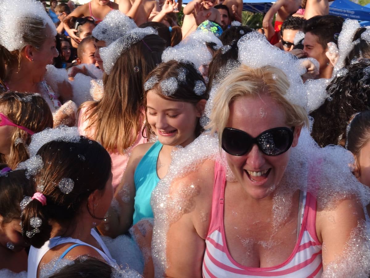 Ciudad Jardín vive su fiesta de la espuma