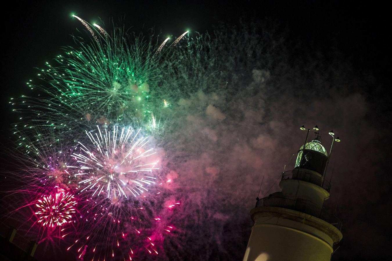 Los fuegos artificiales marcan el inicio de la Feria de Málaga