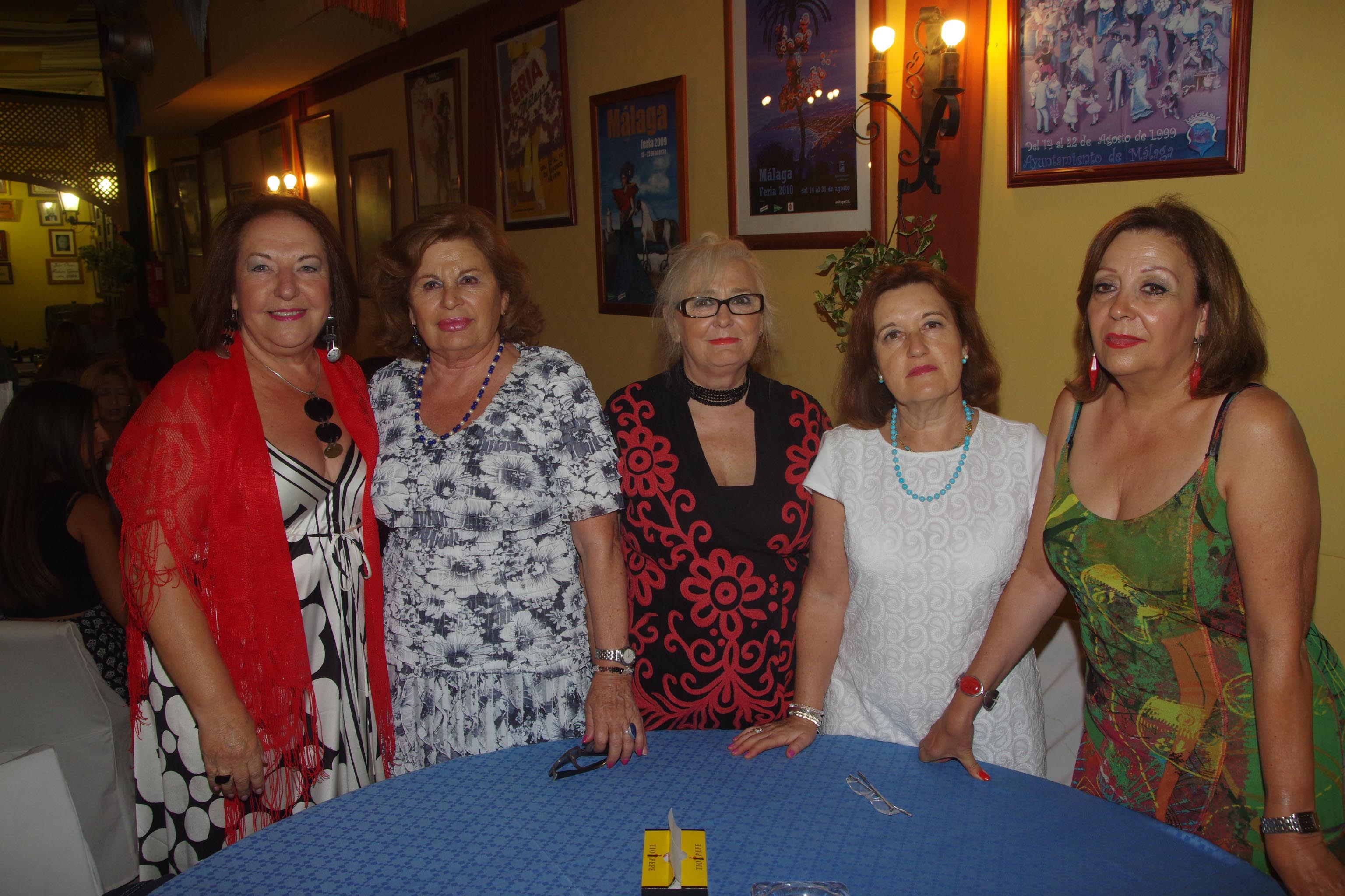 El Portón. Mari Carmen González, Rosa Fernández, Victoria de Pablos, Rosa María Rodríguez y Mari Carmen Jiménez