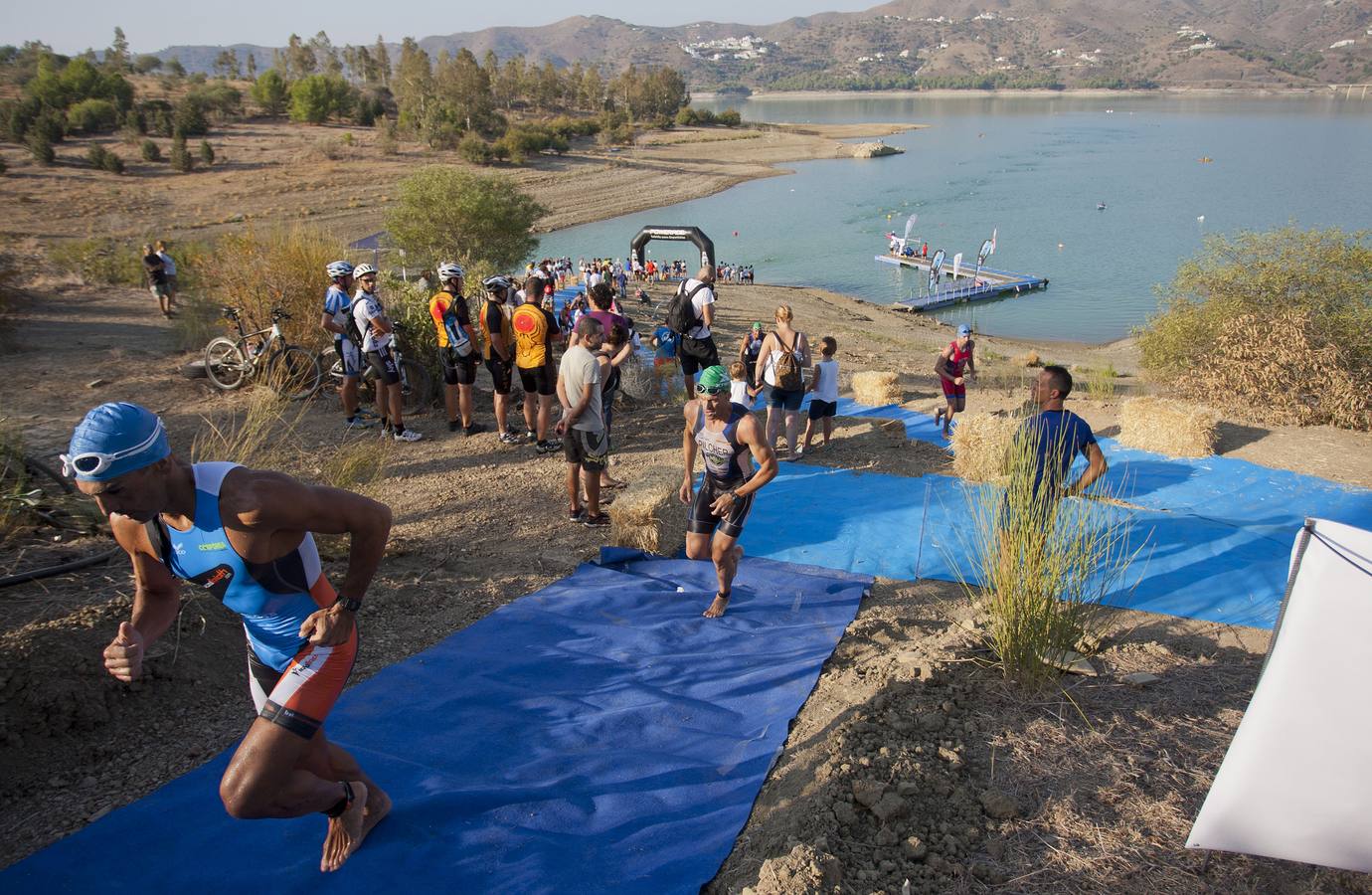 Las mejores imágenes del triatlón cross Xterra de La Viñuela-Costa del Sol