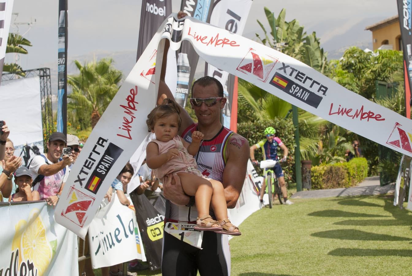 Las mejores imágenes del triatlón cross Xterra de La Viñuela-Costa del Sol