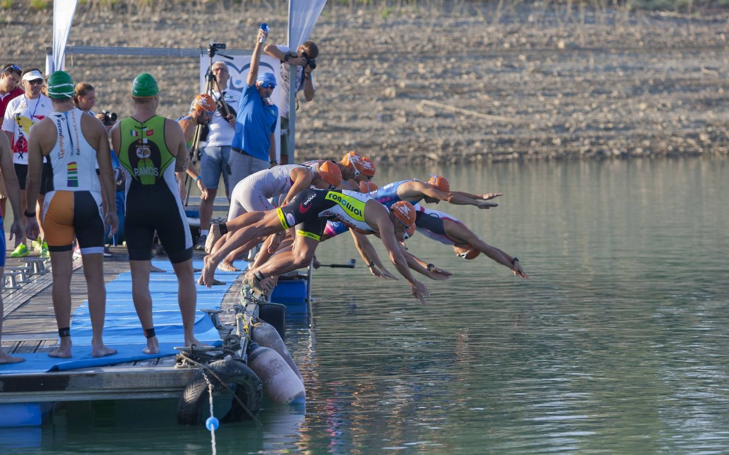 Las mejores imágenes del triatlón cross Xterra de La Viñuela-Costa del Sol