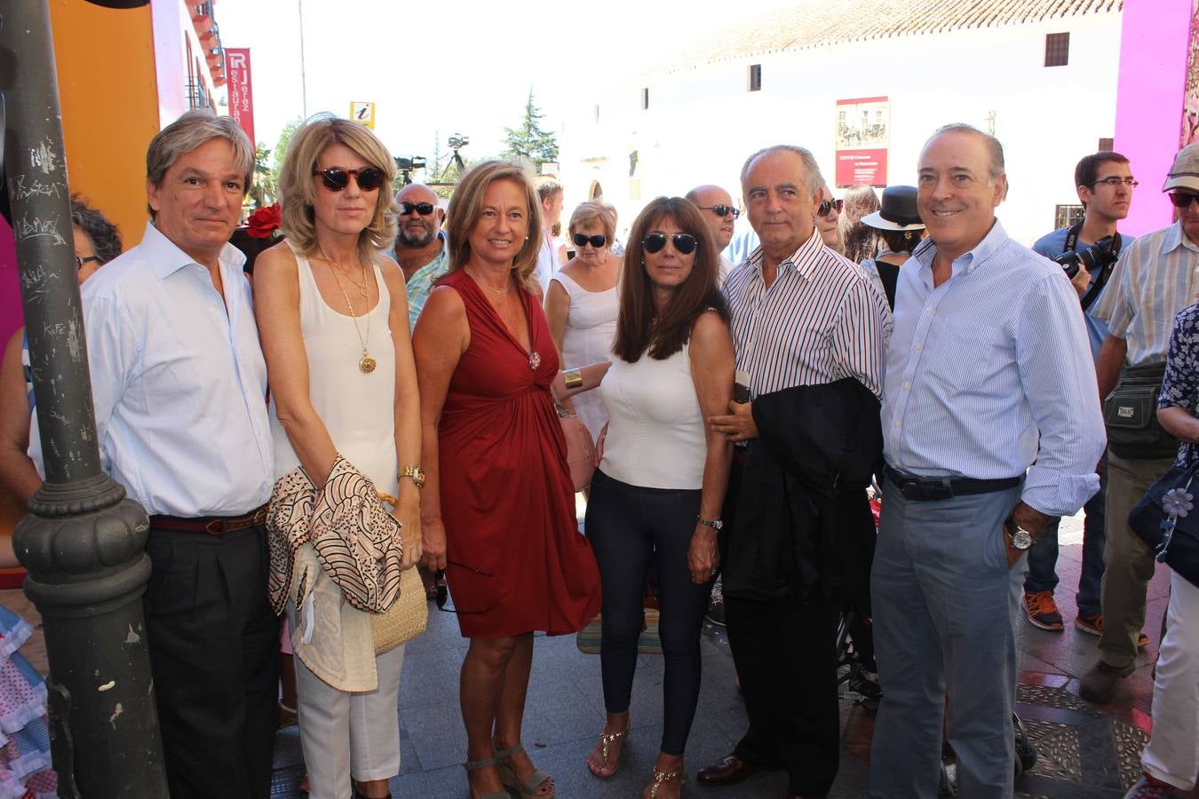 Manuel Atencia con un grupo de amigos.