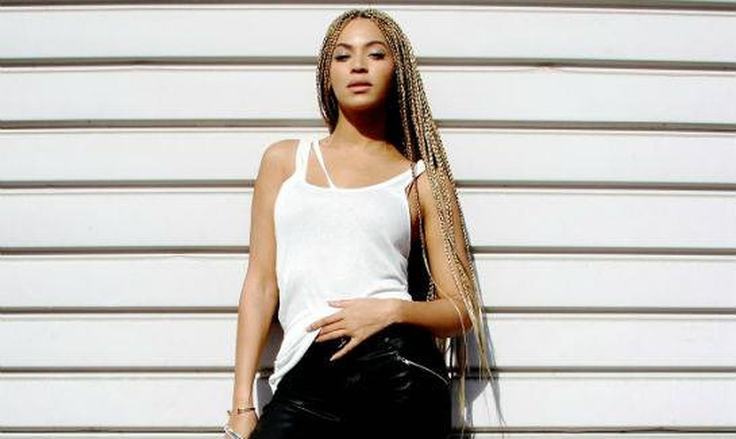 Los peinados de Beyoncé. El pelo extra largo y trenzado le aporta mayor juventud sobre el rostro