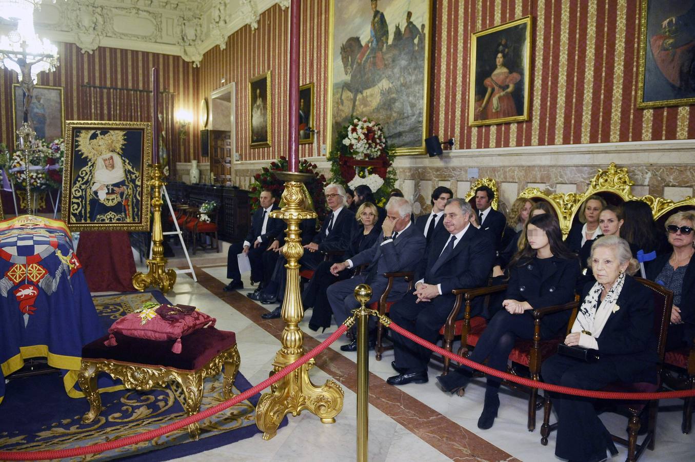 La familia al completo en la capilla ardiente. 