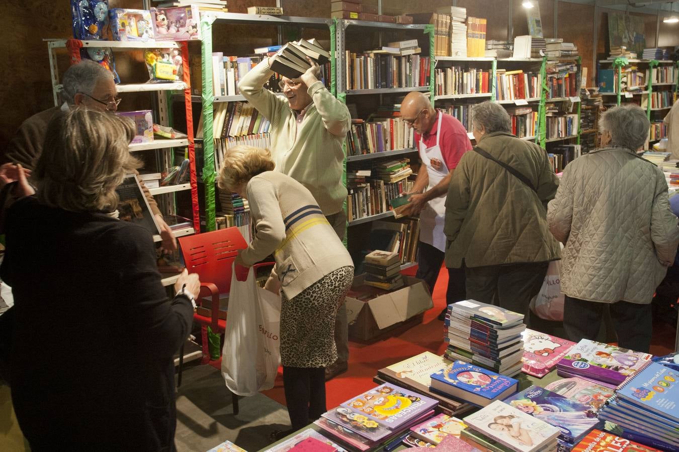 Fotos del rastrillo de Nuevo Futuro