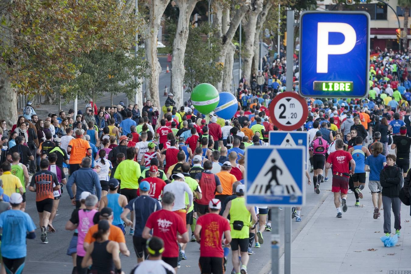 La carrera sale del Parque