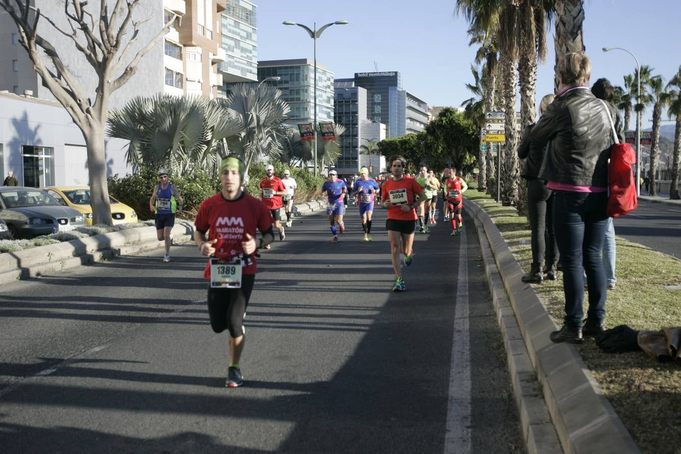 El V Maratón de Málaga a su paso por la calle Pacífico (IV)