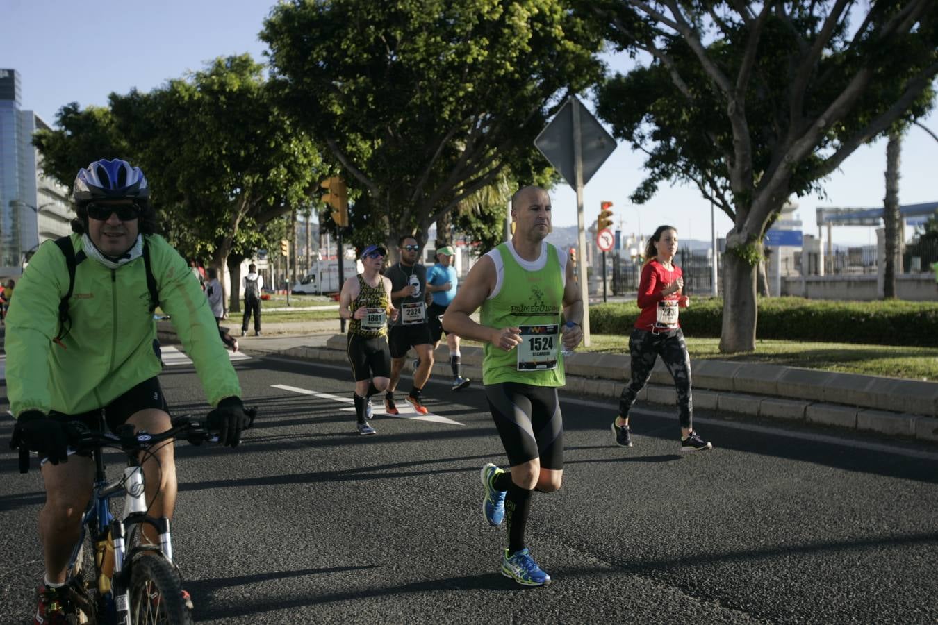 El V Maratón de Málaga a su paso por la calle Pacífico (IV)