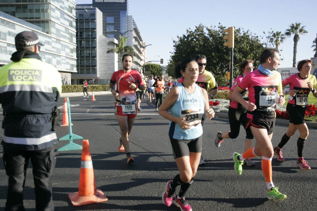 El V Maratón de Málaga a su paso por la calle Pacífico (IV)