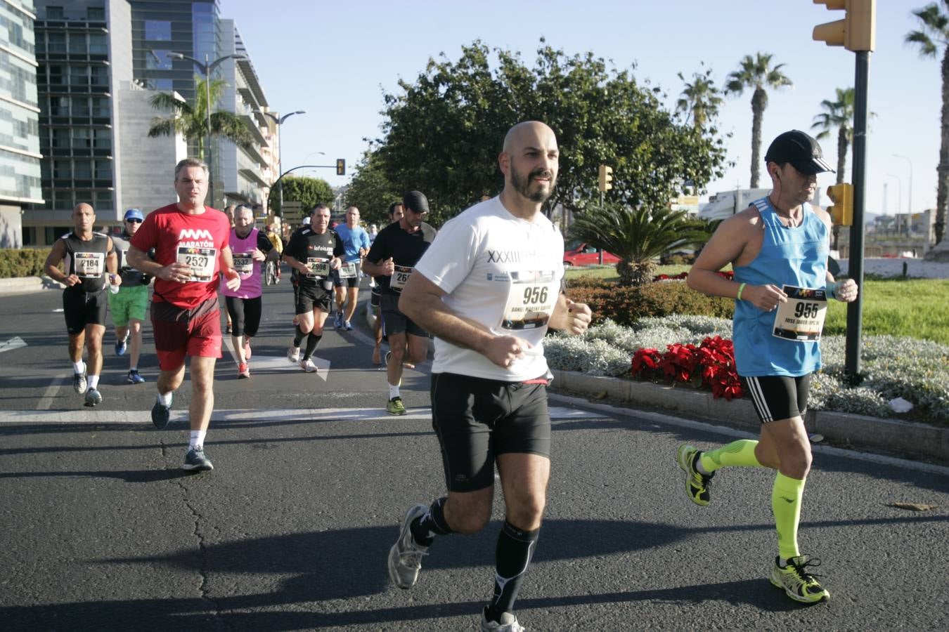 El V Maratón de Málaga a su paso por la calle Pacífico (IV)