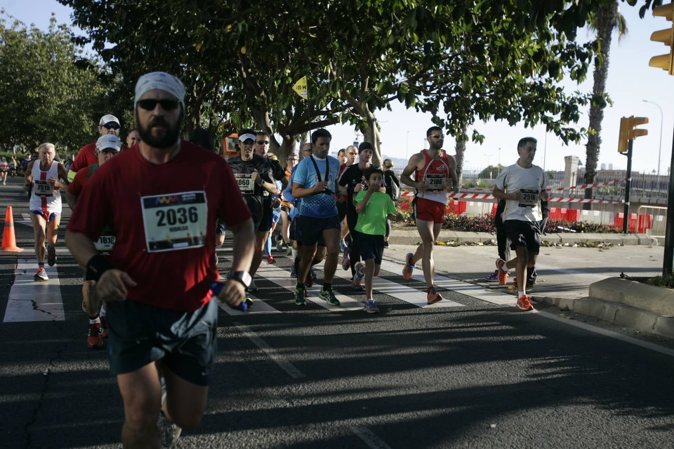 El V Maratón de Málaga a su paso por la calle Pacífico (IV)