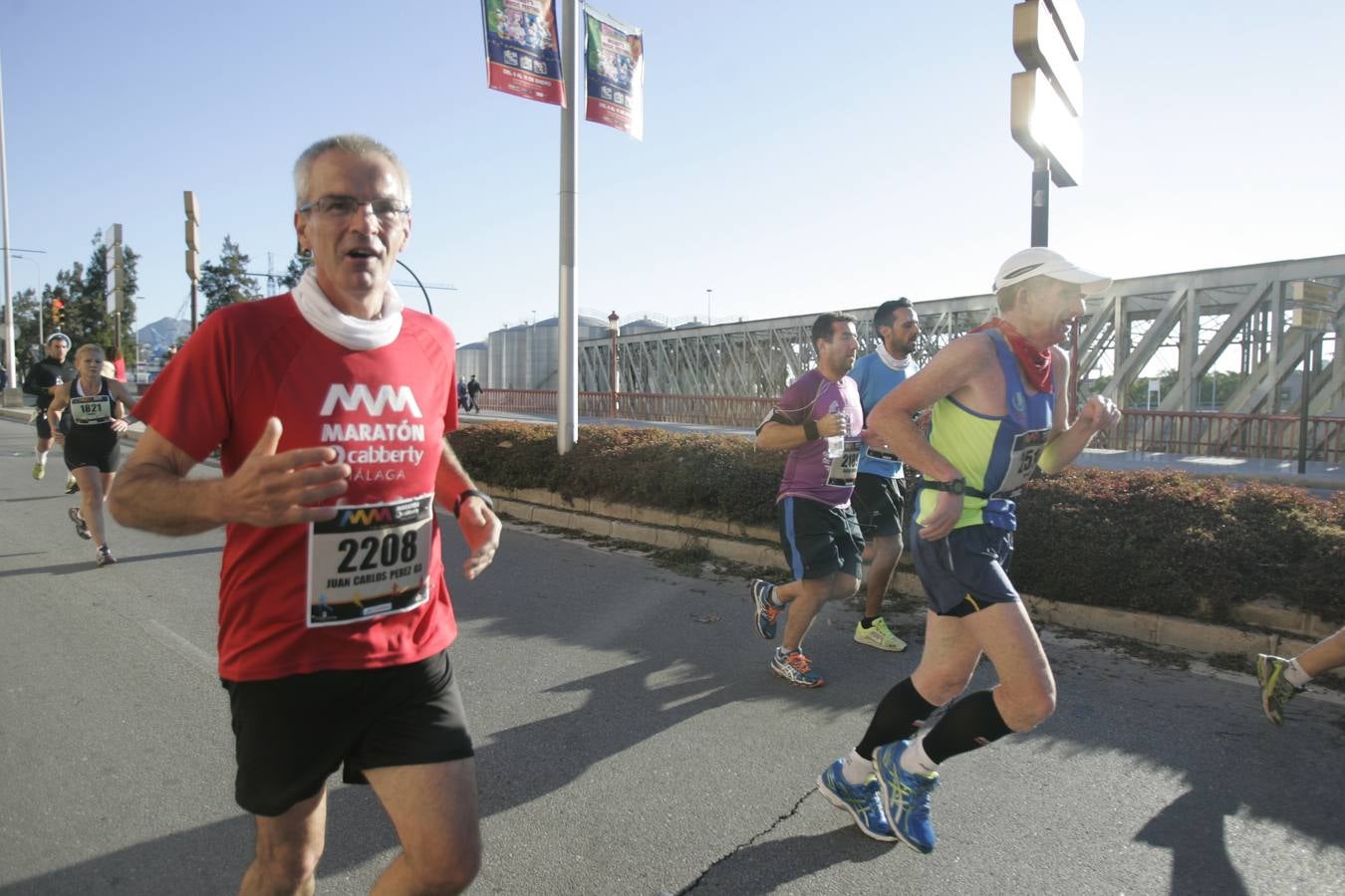 El V Maratón de Málaga a su paso por la calle Pacífico (IV)