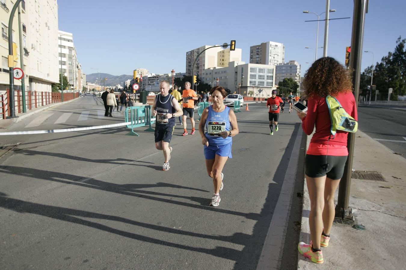 El V Maratón de Málaga a su paso por la calle Pacífico (IV)