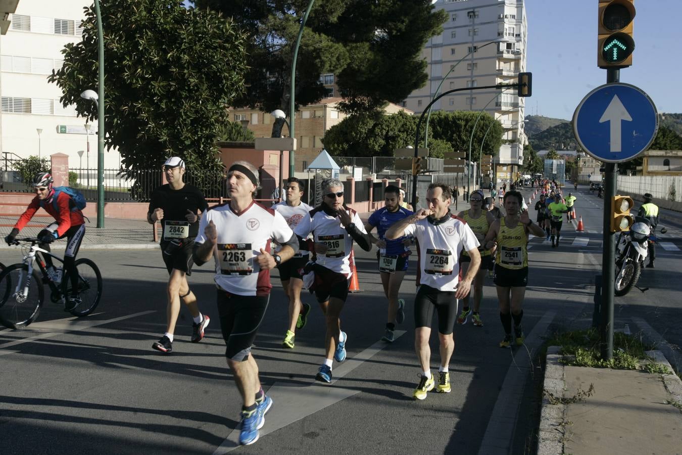 El V Maratón de Málaga a su paso por la calle Pacífico (IV)