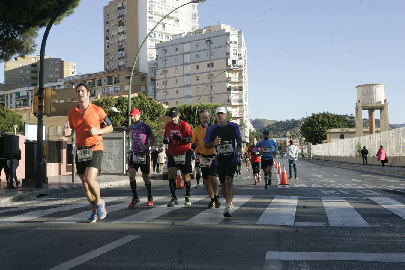 El V Maratón de Málaga a su paso por la calle Pacífico (IV)