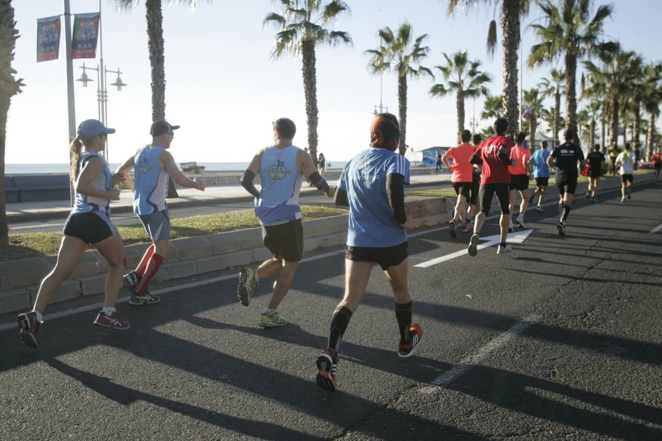 El V Maratón de Málaga a su paso por la calle Pacífico (III)