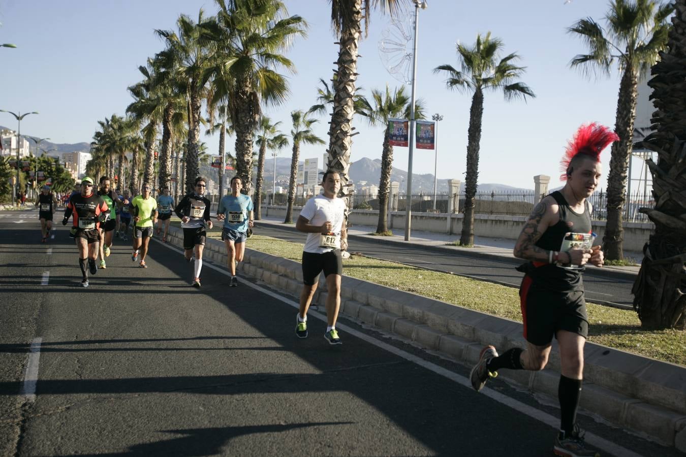 El V Maratón de Málaga a su paso por la calle Pacífico (III)