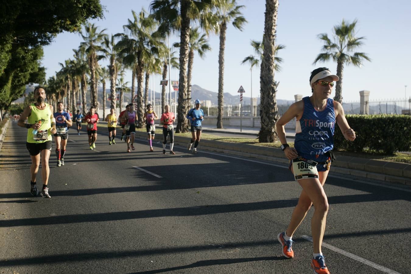 El V Maratón de Málaga a su paso por la calle Pacífico (III)