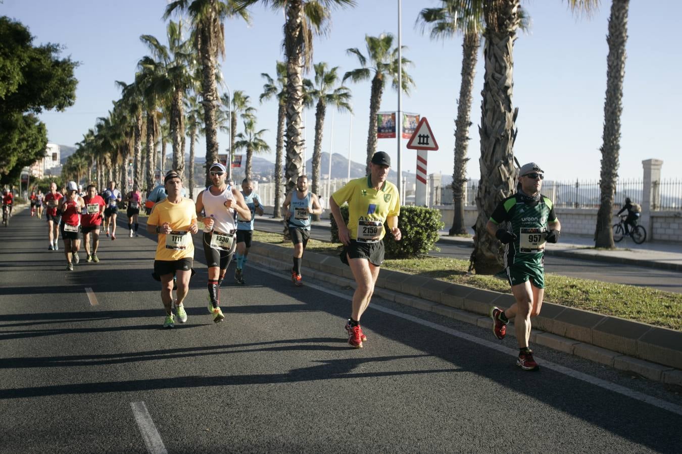 El V Maratón de Málaga a su paso por la calle Pacífico (III)