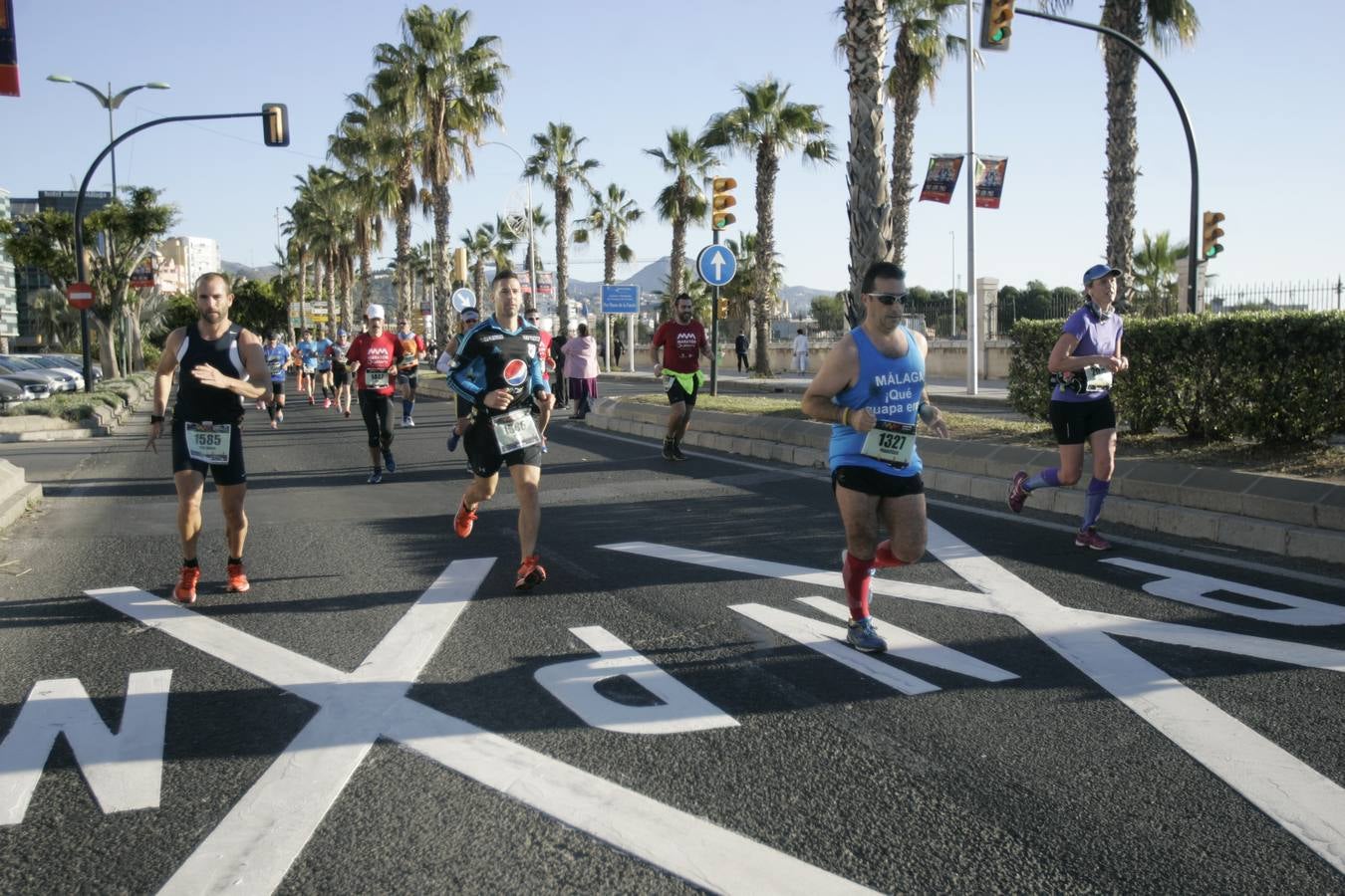 El V Maratón de Málaga a su paso por la calle Pacífico (III)