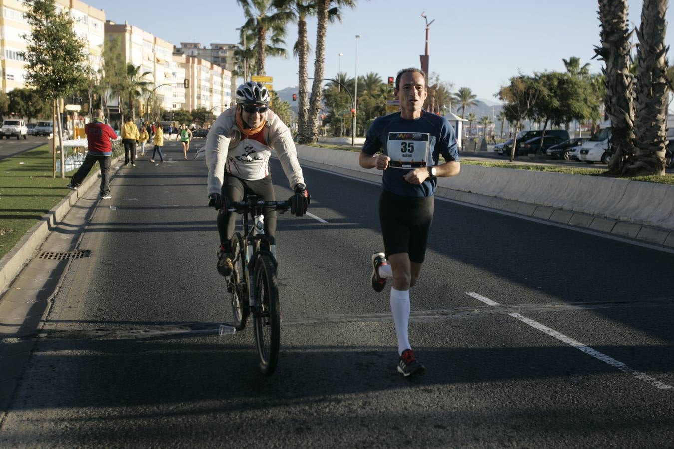 El V Maratón de Málaga a su paso por la calle Pacífico (II)