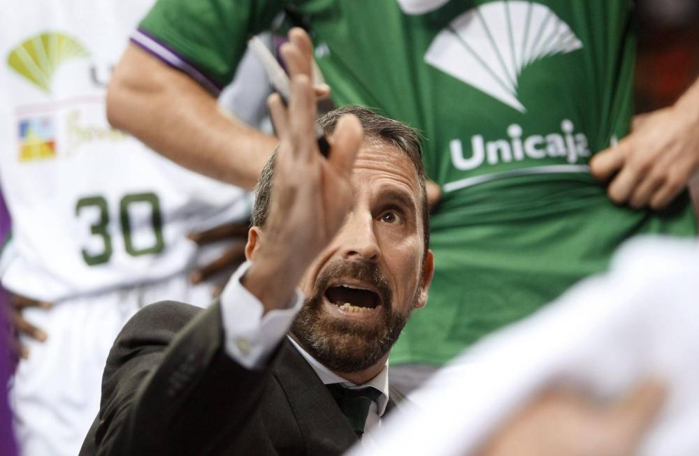 El Unicaja se deja el liderato en Zaragoza (82-76). El equipo se diluyó tras el descanso y perdió ante el CAI