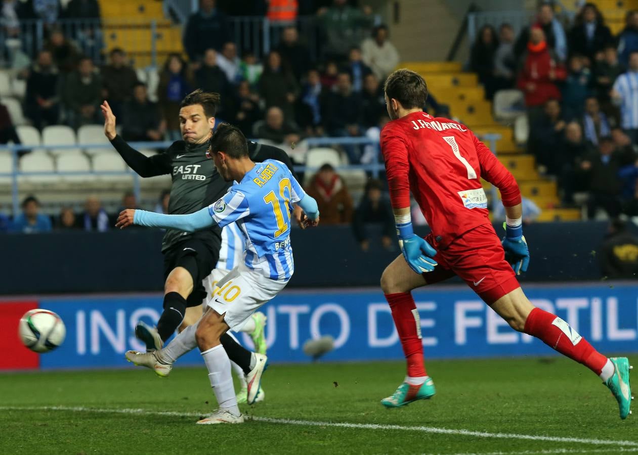 El Málaga vence al Levante 2-0