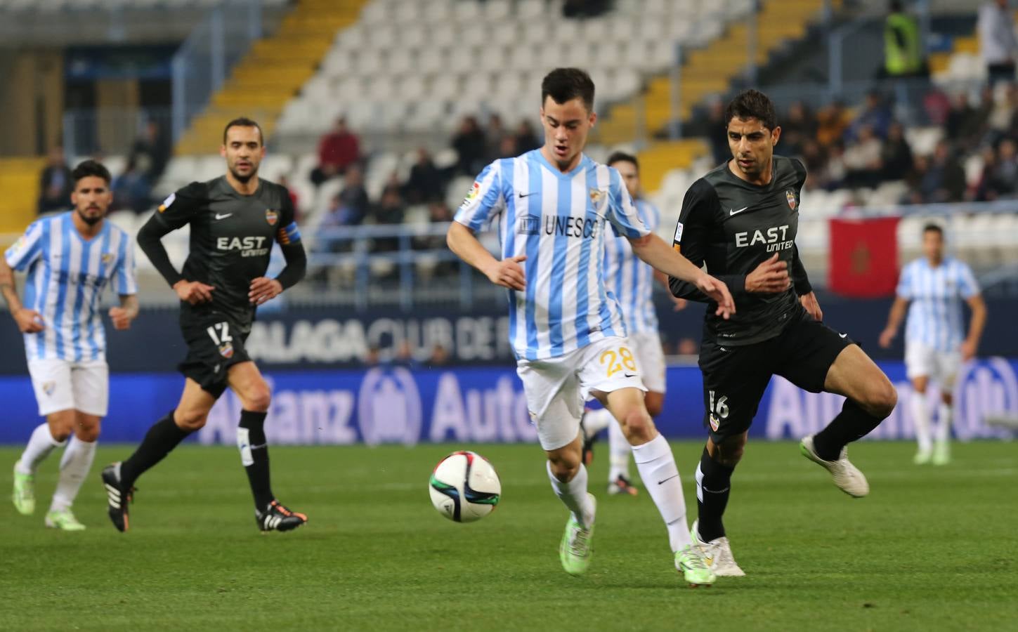 El Málaga vence al Levante 2-0