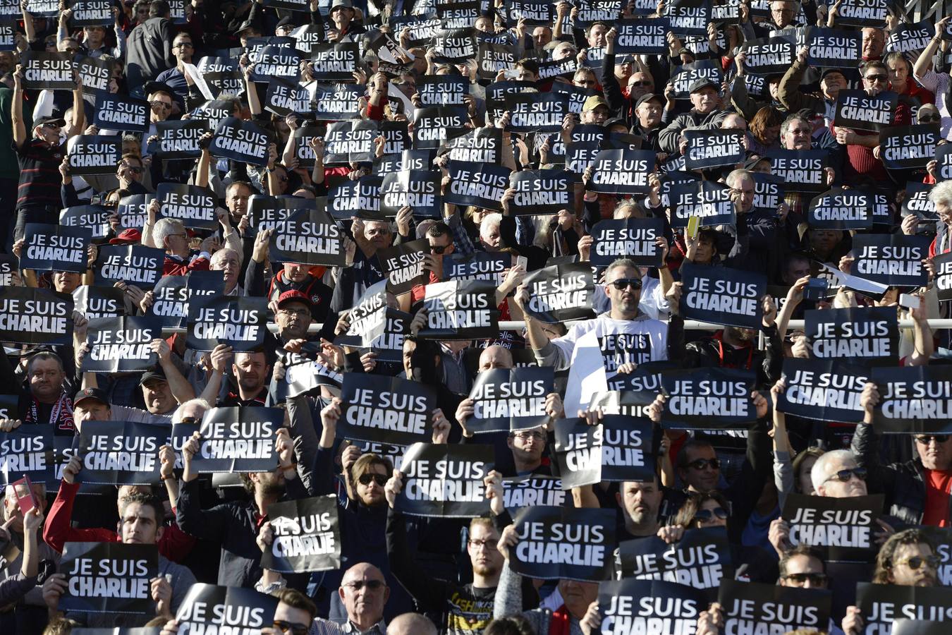 Una marcha silenciosa toma las calles de Francia