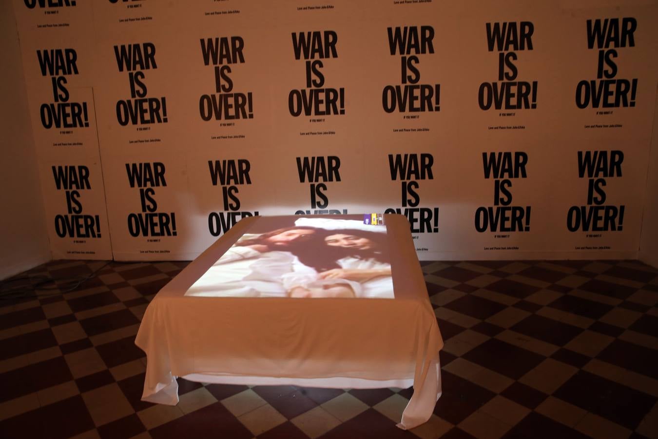 John Lennon y Yoko Ono se acuestan en La Térmica