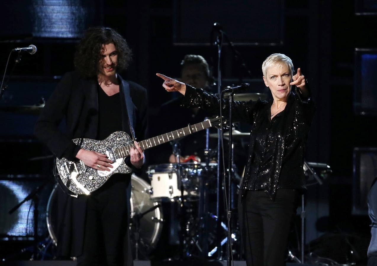 Annie Lennox no faltó a su cita. La cantante quiso estar en los Grammy