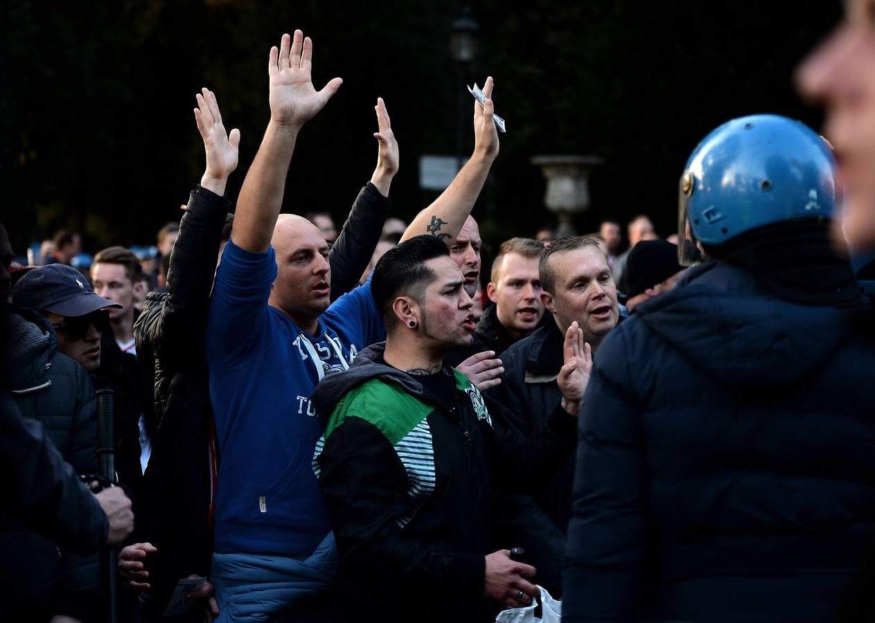 Hinchas del Feyenoord provocan graves disturbios en Roma