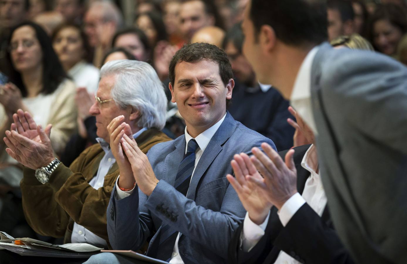 Albert Rivera abre fuego en Sevilla. “Si de nosotros depende, esto va a cambiar radicalmente. No vamos a aceptar pactos para que todo siga igual”, declarba el 15 de marzo en Sevilla el presidente de Ciudadanos