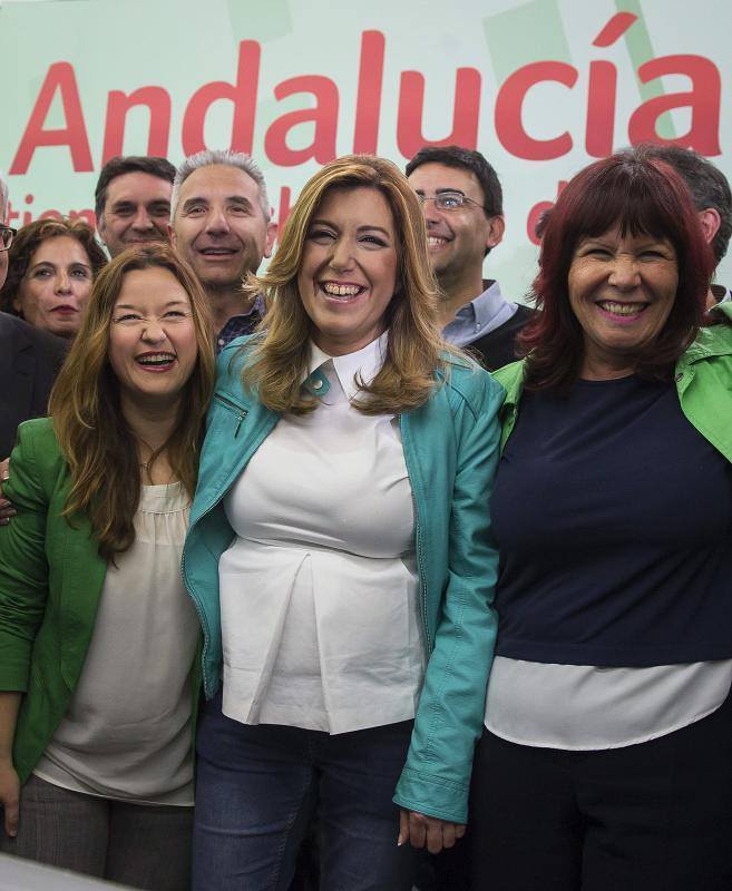 La presidenta andaluza y candidata socialista a la presidencia de la Junta, Susana Díaz, se felicita por los resultados de las elecciones andaluzas.