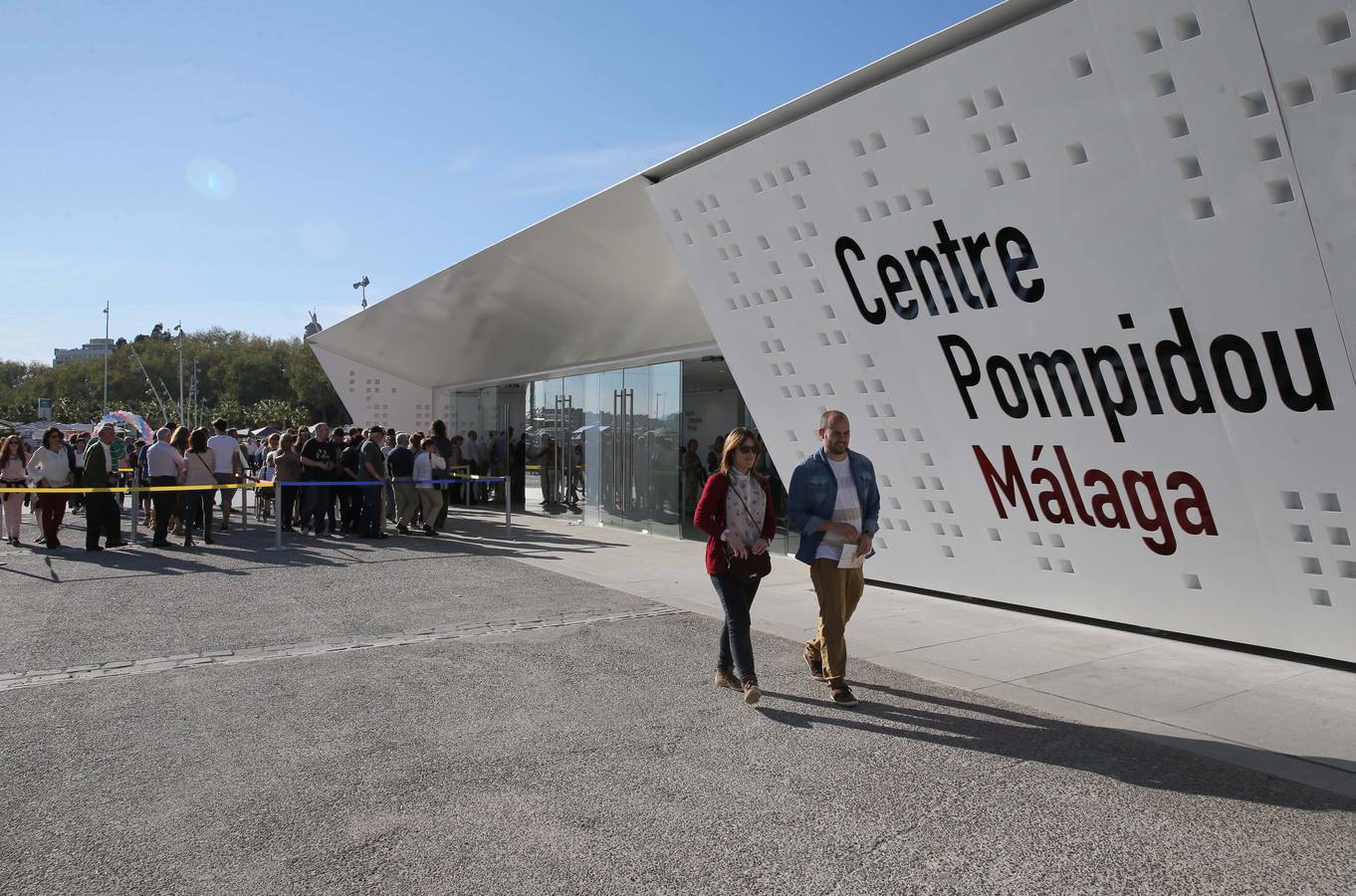 Cientos de visitantes acuden a la llamada del Pompidou