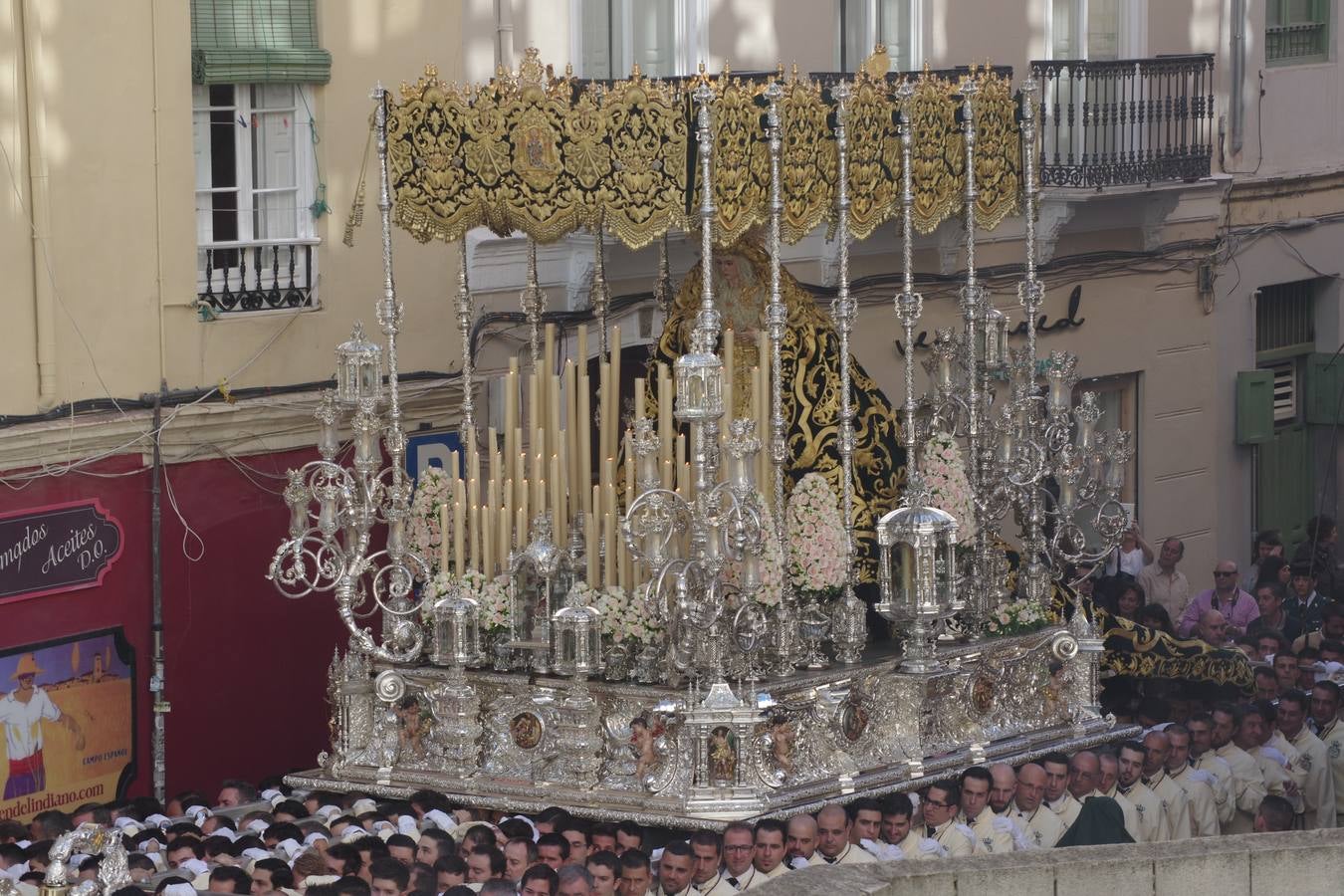 Las mejores imágenes de la procesión de Lágrimas y Favores